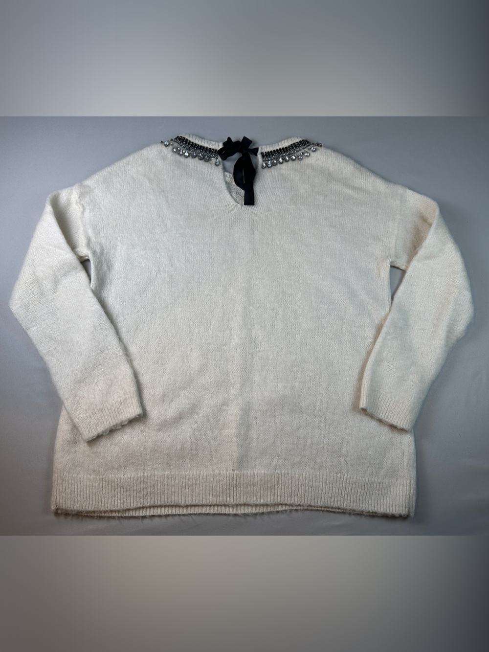 hinge Cream Oversized Crewneck Sweater Size Small Beaded Neckline Bow - Picture 7 of 7